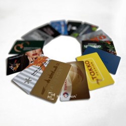 Carduri de plastic personalizate color – pachet 100 buc.
