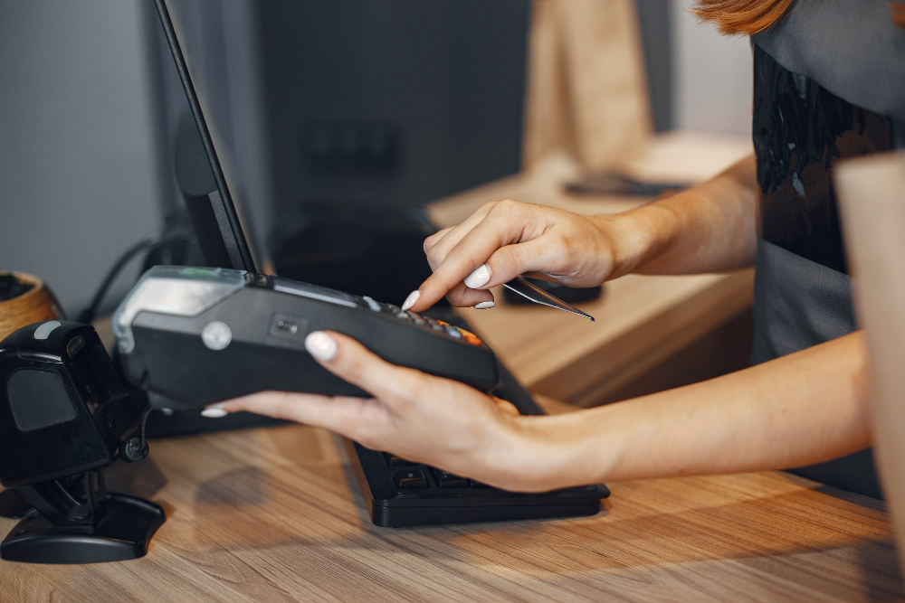 Modernizing your point of sale: how to choose a modern cash register for your business